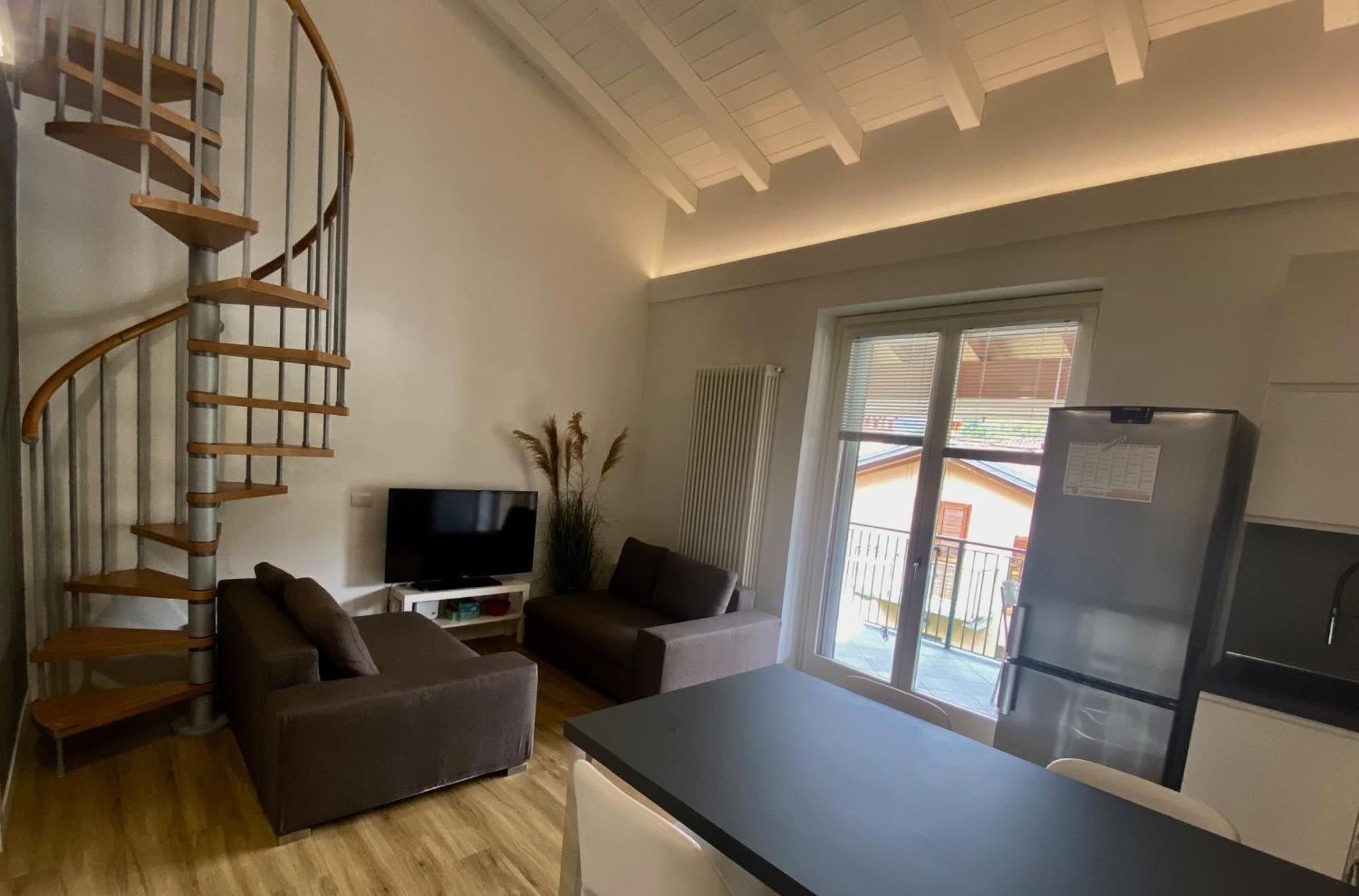 Modern Apartment With Terrace And Mezzanine Floor Colico Exterior photo