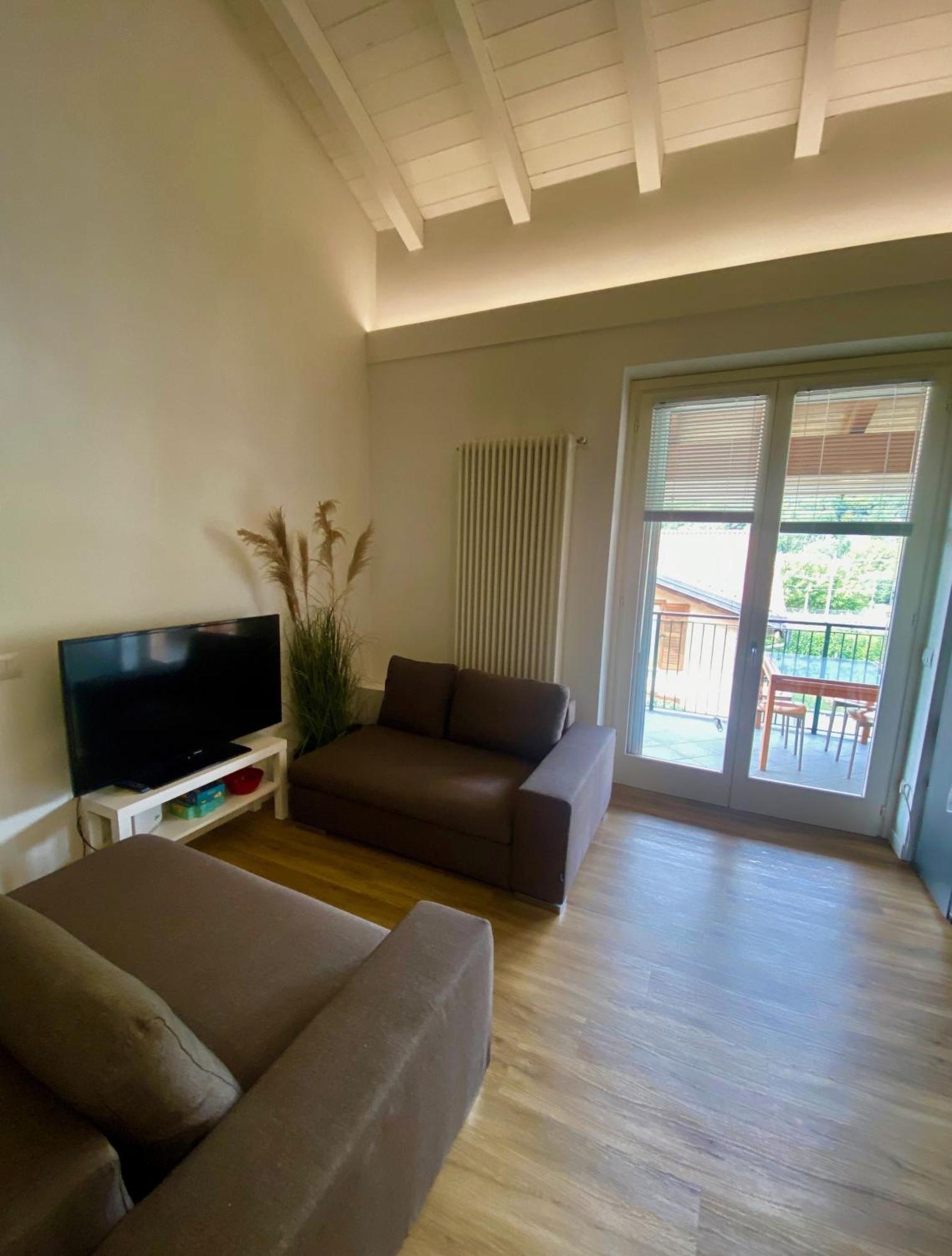 Modern Apartment With Terrace And Mezzanine Floor Colico Exterior photo