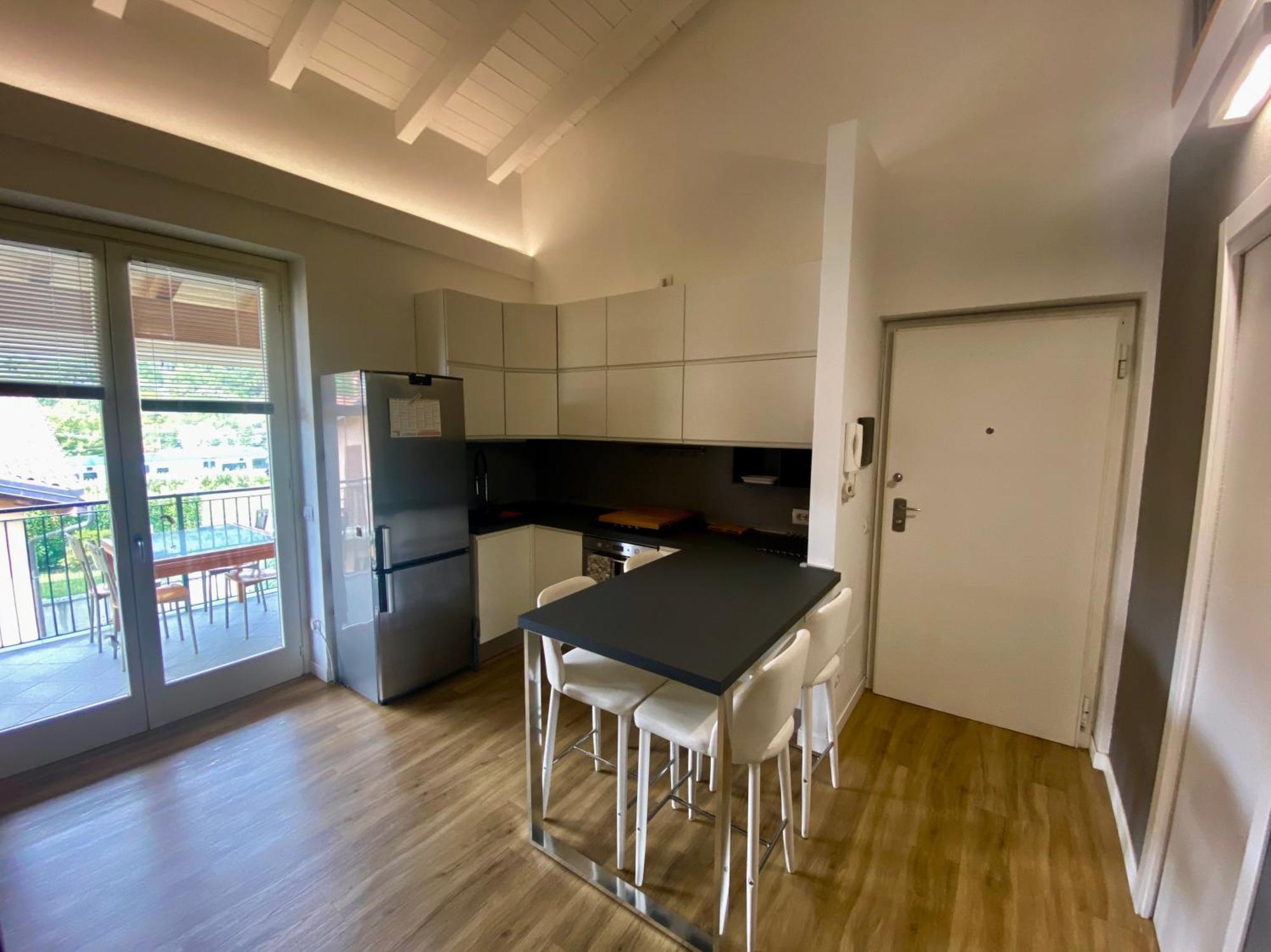 Modern Apartment With Terrace And Mezzanine Floor Colico Exterior photo
